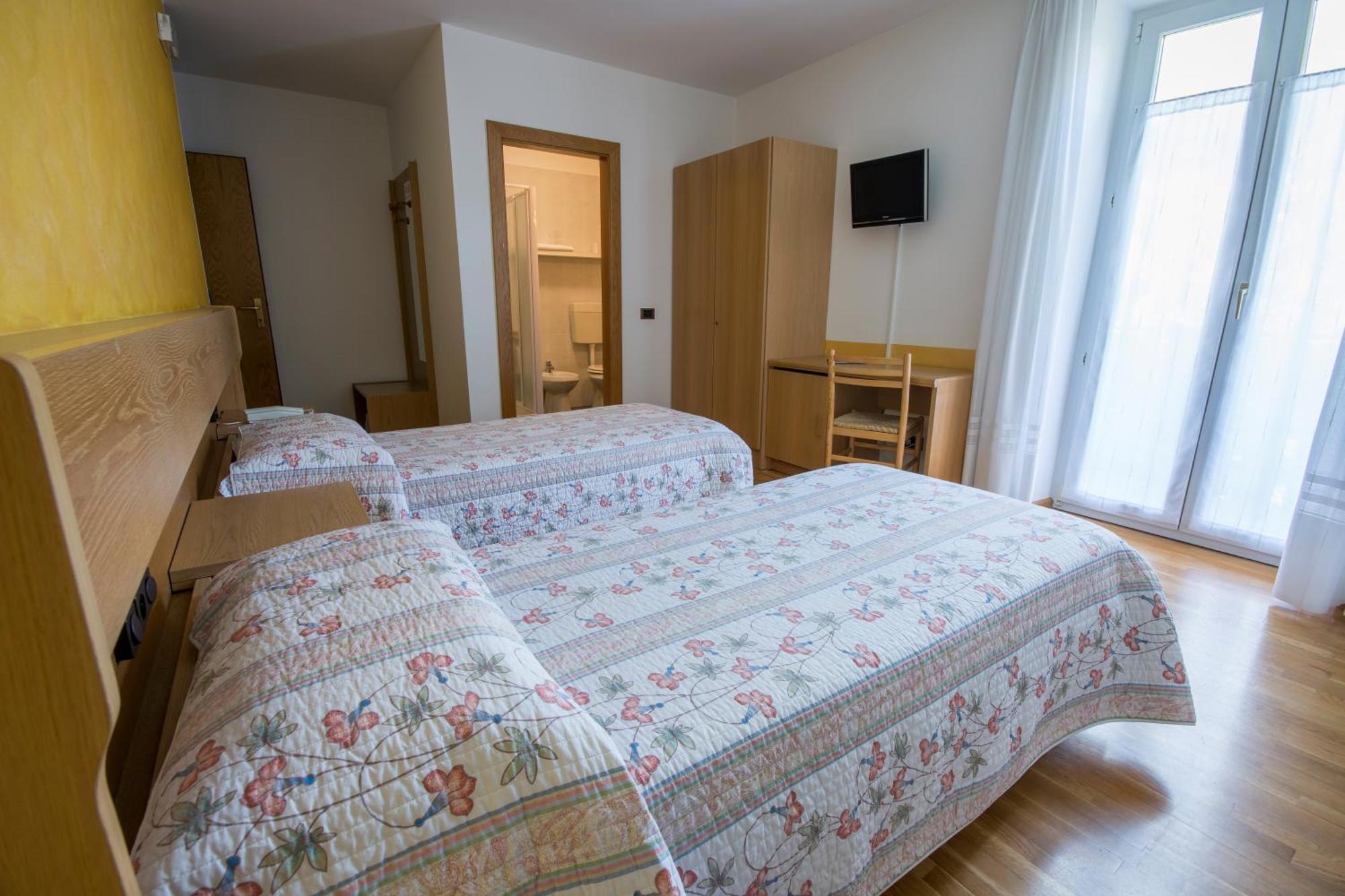 Hotel Garni Castel Ferari Tuenno Habitación foto