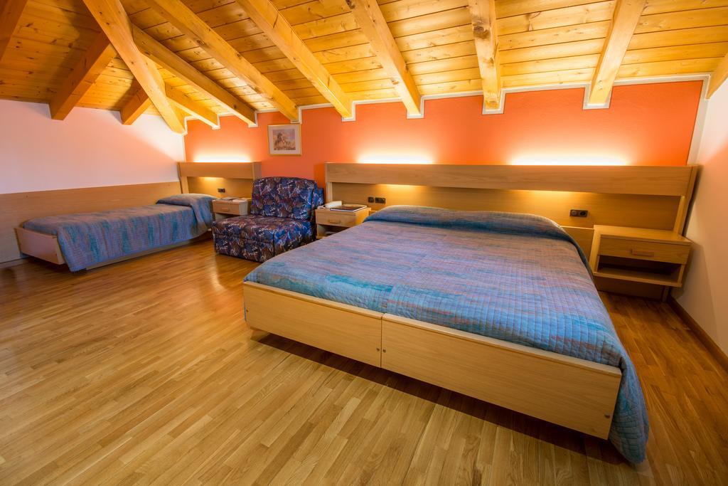Hotel Garni Castel Ferari Tuenno Exterior foto
